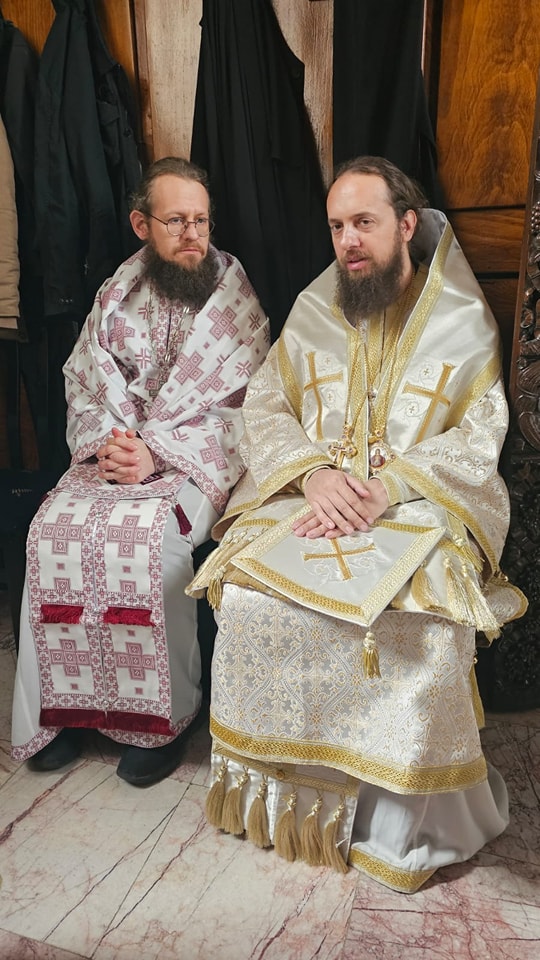 Сослужување со Архимандрит на Руската православна црква