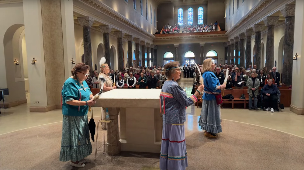 Пагански ритуал во римокатоличка катедрала во САД