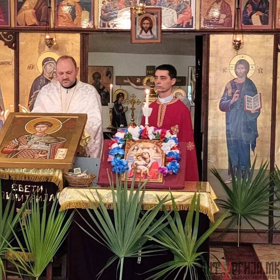 Света Литургија во „Св. Димитриј Солунски“, во Палм Бич Гарденс, Флорида
