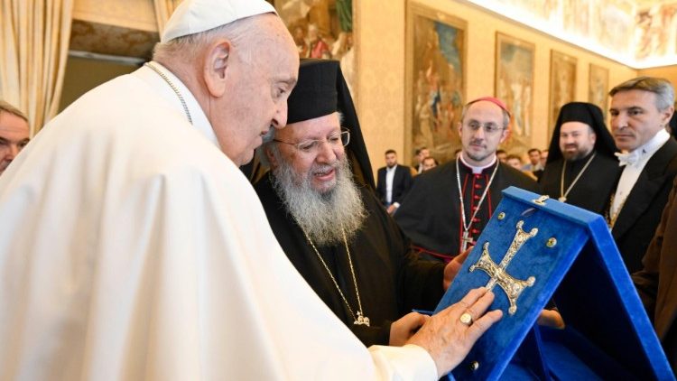 Римскиот Папа се залага за „заедничарење во легитимна различност“ со Црквата на Грција