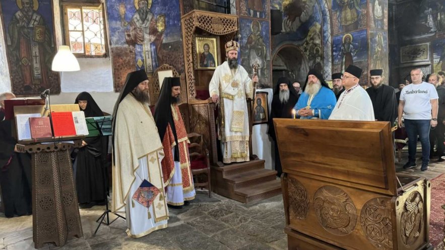 Владиката Иларион од Српската православна црква богослужеше во Слепченскиот манастир