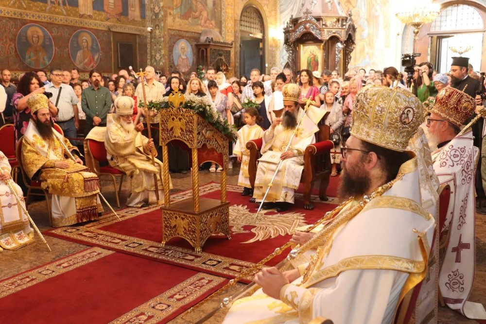 Митрополитот Струмички Наум сослужуваше на првата Литургија на Бугарскиот патријарх во својство на Софиски Митрополит